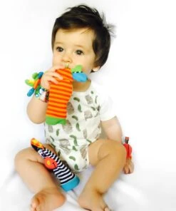 Playgro Pols- En Voetrammelaarset Zebra & Giraf - Set Van 4 Stuks, 2 Polsbandjes En 2 Rammelsokjes -Babyproductenseries Winkel 1000x1200