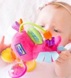 Playgro Clip Clop Rammelaar - Roze - Activiteitenspeeltje - Kraamkado -Babyproductenseries Winkel 1086x1200 1