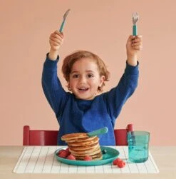 Mepal Mio – Kinderbord – Mag In De Magnetron – Deep Pink - Licht In Gewicht- Handige Inkeping - Kan Tegen Een Stootje 12 Mepal Mio – Kinderbord – Mag In De Magnetron – Deep Pink - Licht In Gewicht- Handige Inkeping - Kan Tegen Een Stootje -Babyproductenseries Winkel 1179x1200 1