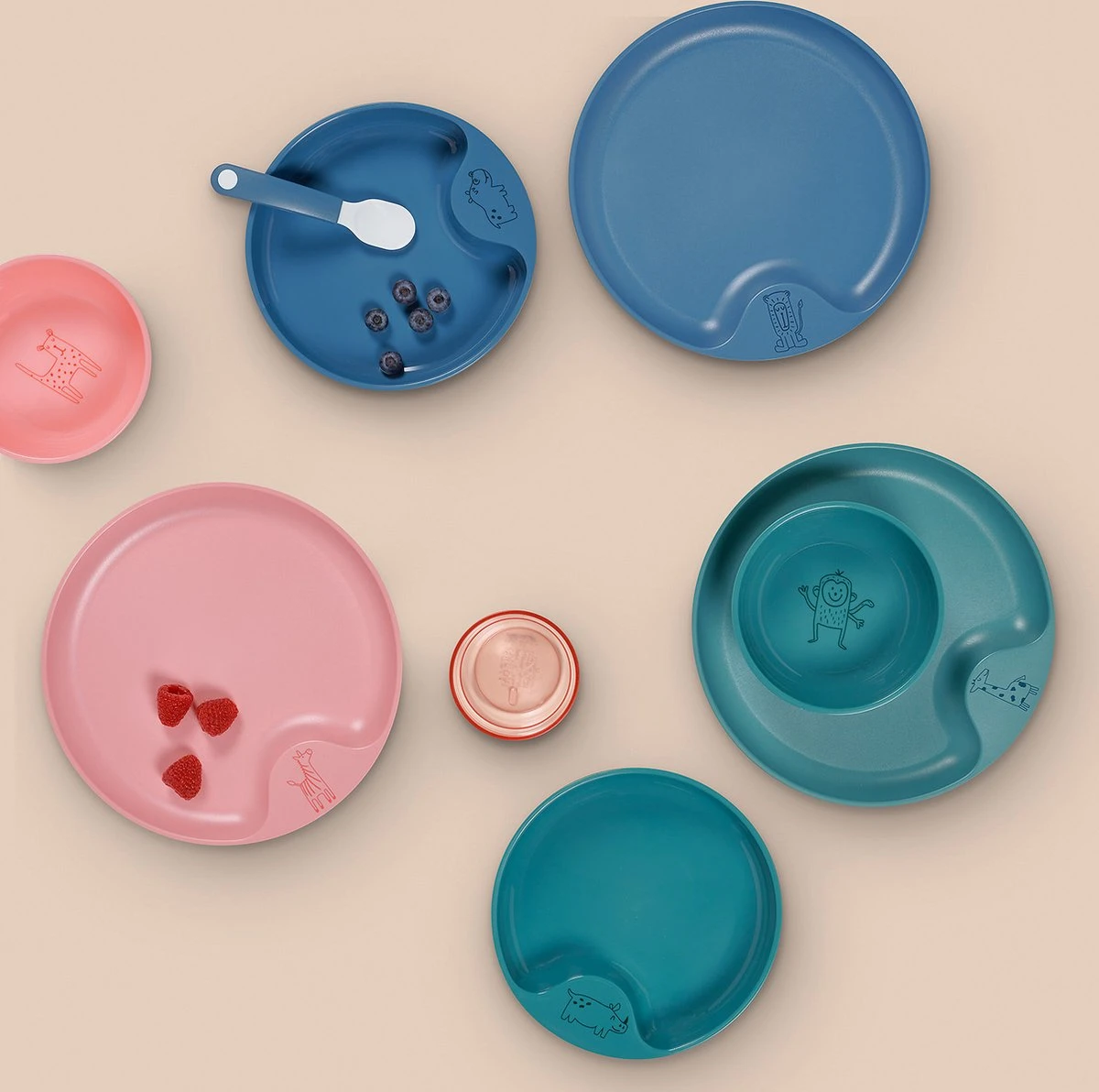 Mepal Mio – Kinderbord – Mag In De Magnetron – Deep Pink - Licht In Gewicht- Handige Inkeping - Kan Tegen Een Stootje 4 Mepal Mio – Kinderbord – Mag In De Magnetron – Deep Pink - Licht In Gewicht- Handige Inkeping - Kan Tegen Een Stootje - Afbeelding 4