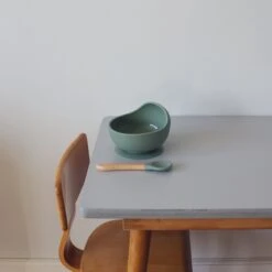 Kids Cultures | Baby Servies | Baby Bordje Met Zuignap Inclusief Lepel | Kinderbord | Groen -Babyproductenseries Winkel 1200x1200 347