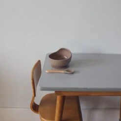 Kids Cultures | Baby Servies | Baby Bordje Met Zuignap Inclusief Lepel | Kinderbord | Taupe -Babyproductenseries Winkel 1200x1200 438