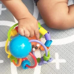 Playgro Speel En Leerbal - Grijp- En Bijtspeelgoed - Klikklak Geluiden - Spiegeltje - Kralen - Cilinder Met Rattelende Ballen -Babyproductenseries Winkel 1200x1200 73