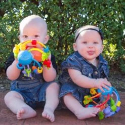 Playgro Speel En Leerbal - Grijp- En Bijtspeelgoed - Klikklak Geluiden - Spiegeltje - Kralen - Cilinder Met Rattelende Ballen -Babyproductenseries Winkel 1200x1200 76