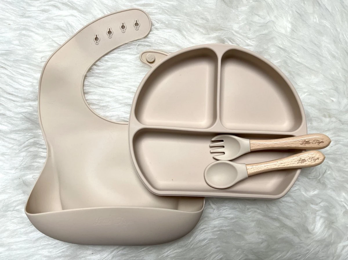 Little Tiger - Babyshower - Kraamcadeau - Kinderservies - Baby Servies - 4 Delig - Baby Bord - Baby Bestek - 100% BPA VRIJ - Kleur Zand 1 Little Tiger - Babyshower - Kraamcadeau - Kinderservies - Baby Servies - 4 Delig - Baby Bord - Baby Bestek - 100% BPA VRIJ - Kleur Zand