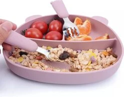 Beervorm Kinderbord Beige Met Bestek - Baby Bord Met Zuignap - Kinderservies -Babyproductenseries Winkel 1200x942 2