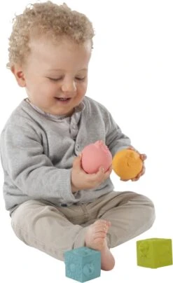 Sophie De Giraf - So Pure - Ballen En Blokken -Babyproductenseries Winkel 733x1200