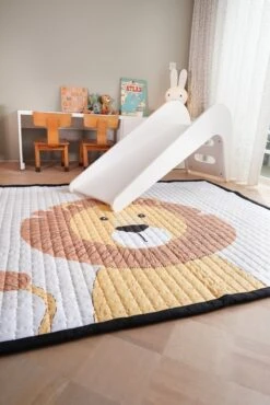 Love By Lily - Groot Speelkleed - Mr. Chairman Lion - 200x150cm 16 Love By Lily - Groot Speelkleed - Mr. Chairman Lion - 200x150cm -Babyproductenseries Winkel 801x1200 6
