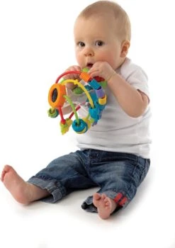 Playgro Speel En Leerbal - Grijp- En Bijtspeelgoed - Klikklak Geluiden - Spiegeltje - Kralen - Cilinder Met Rattelende Ballen -Babyproductenseries Winkel 848x1200