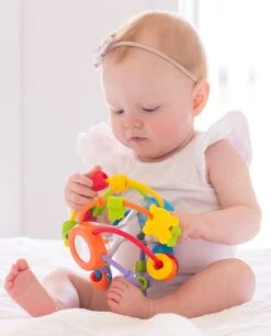 Playgro Speel En Leerbal - Grijp- En Bijtspeelgoed - Klikklak Geluiden - Spiegeltje - Kralen - Cilinder Met Rattelende Ballen -Babyproductenseries Winkel 969x1200 1